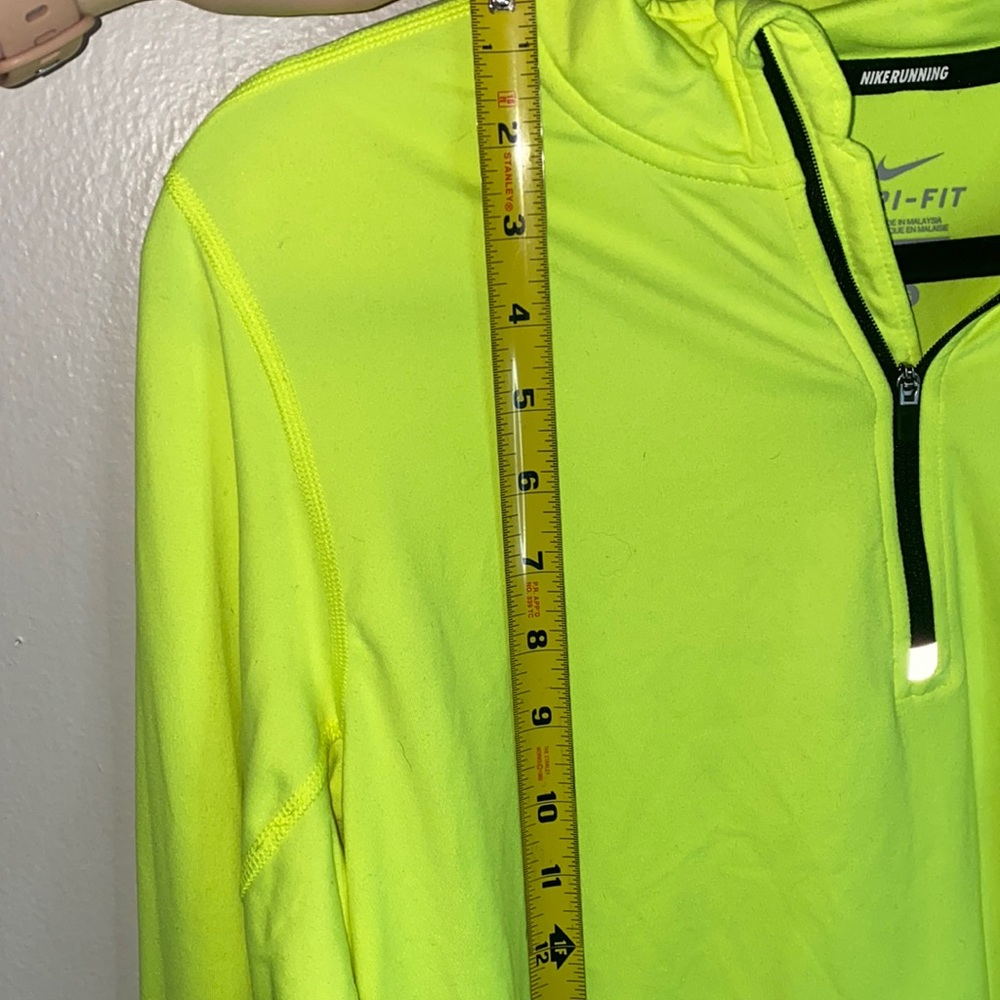🎱Adorable Neon yellow Nike pullover! - Picture 4 of 8